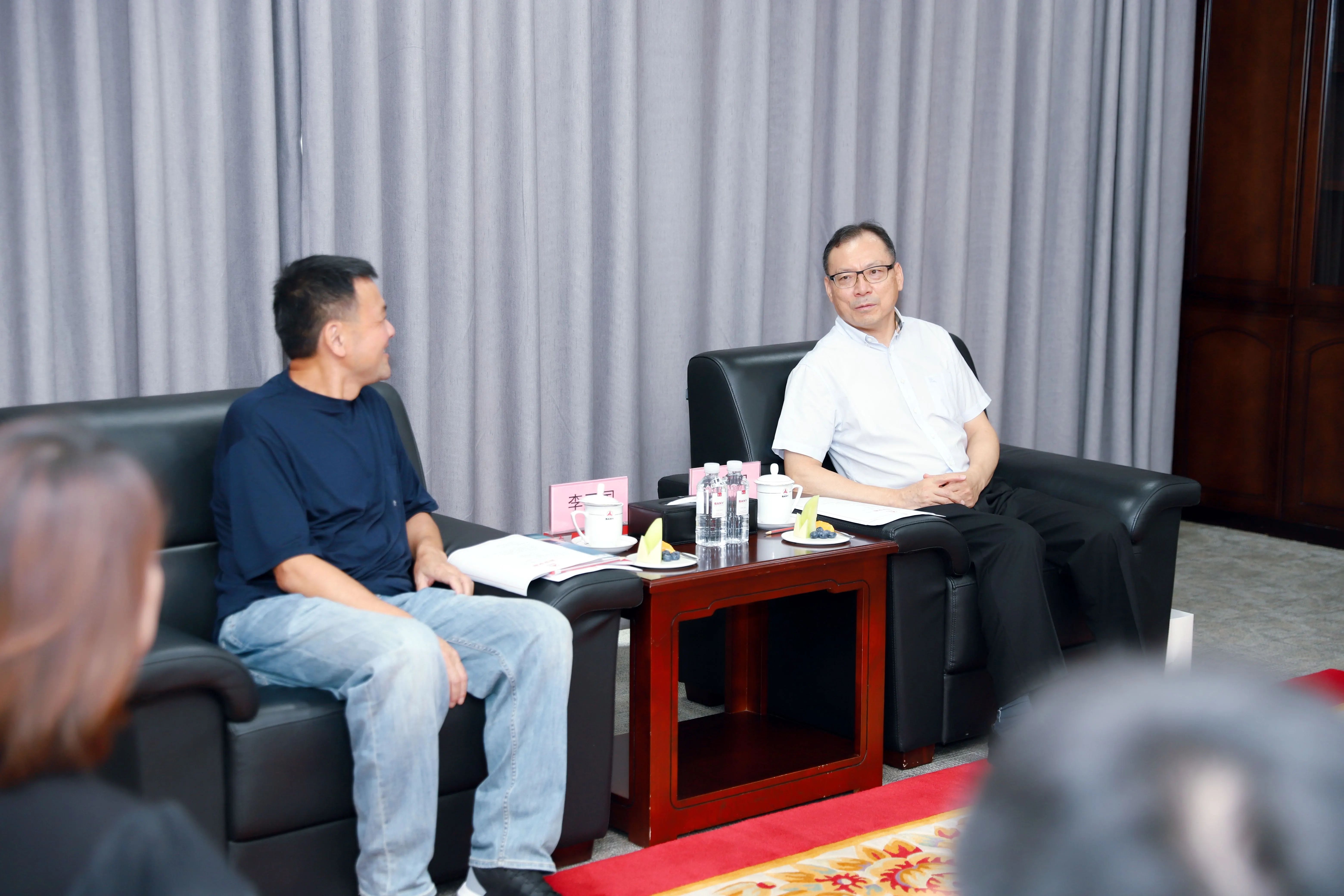 东方雨虹集团董事长李卫国一行到访必赢亚洲_必赢亚洲集团官网